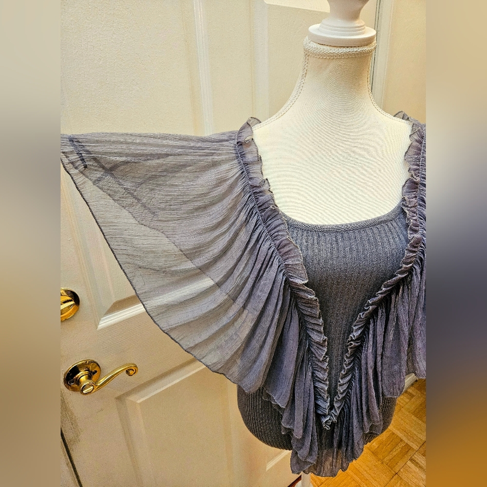 NEW Isabella Rodriguez Anthropologie Lavender Gray Ruffled Knit Blouse Top M